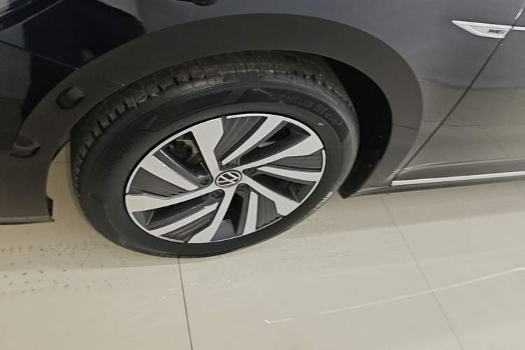 Used Volkswagen Passat New Energy 2022 Revised Version 430 PHEV Hybrid Elite Edition Left Front Wheel Hub