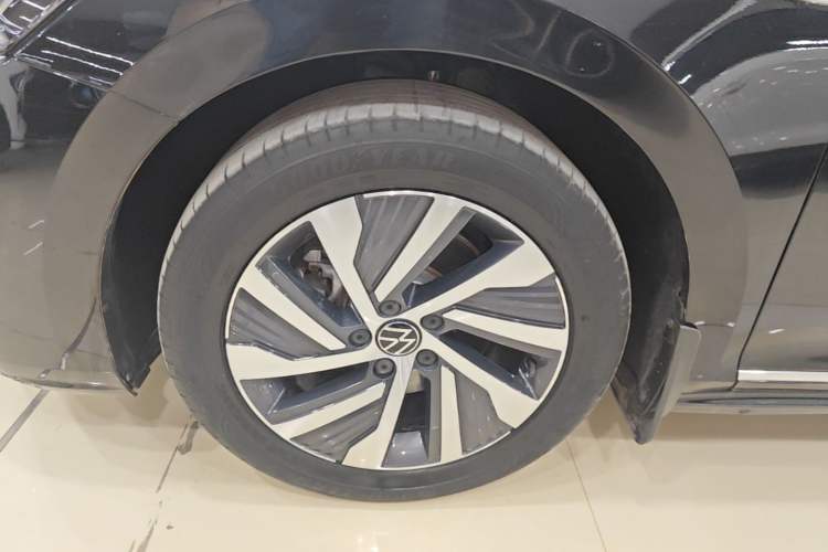 Used Volkswagen Passat New Energy 2022 Revised Version 430 PHEV Hybrid Elite Edition Left Front Wheel Hub