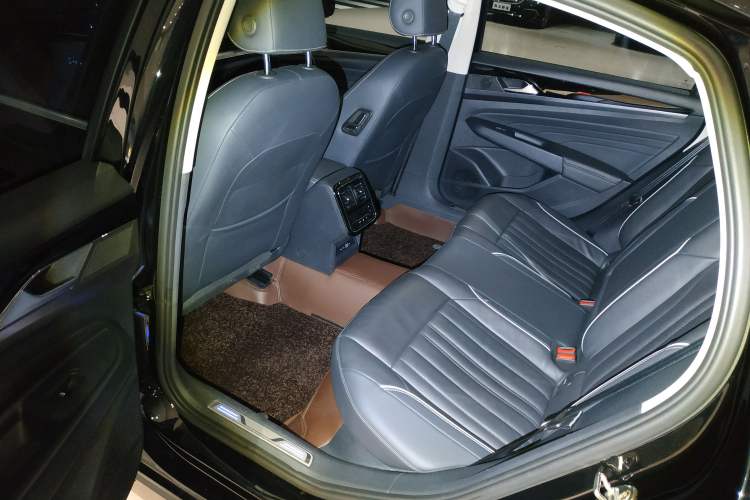 Used Volkswagen Passat New Energy 2022 Revised Version 430 PHEV Hybrid Elite Edition Left Rear Seat