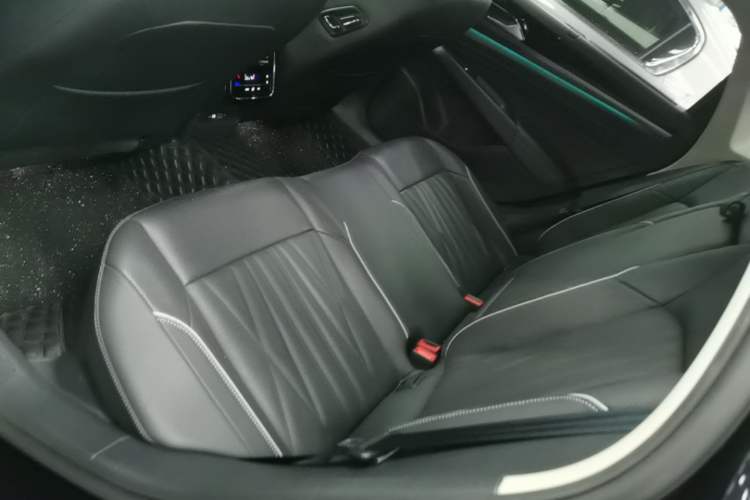 Used Volkswagen Passat New Energy 2022 430 PHEV Hybrid Luxury Edition Left Rear Seat