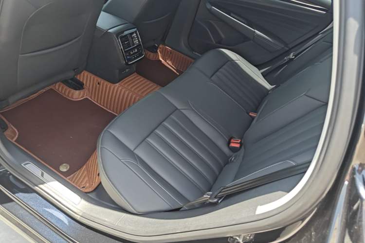 Used Volkswagen Passat New Energy 2022 430 PHEV Hybrid Business Edition Left Rear Seat