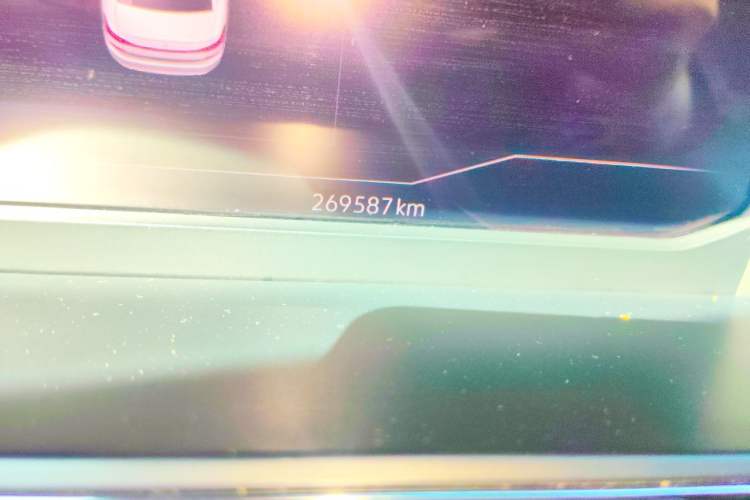 Used Volkswagen Passat New Energy 2022 430 PHEV Hybrid Luxury Edition Odometer Close Up