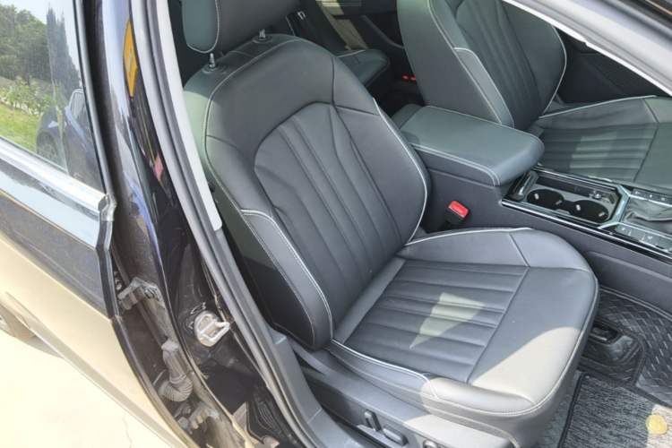 Used Volkswagen Passat New Energy 2022 430 PHEV Hybrid Elite Edition Right Front Seat