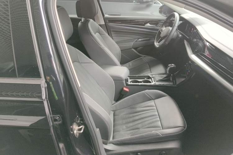 Used Volkswagen Passat New Energy 2022 430 PHEV Hybrid Luxury Edition Right Front Seat