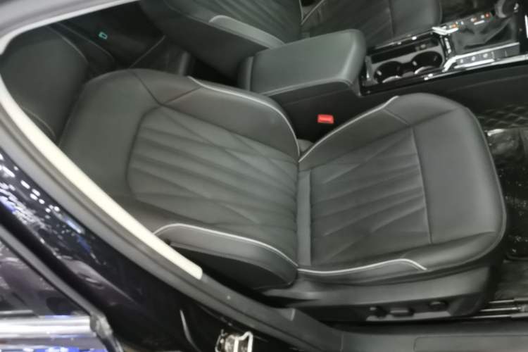 Used Volkswagen Passat New Energy 2022 430 PHEV Hybrid Luxury Edition Right Front Seat