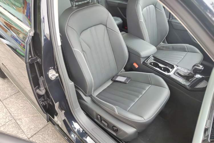 Used Volkswagen Passat New Energy 2022 430 PHEV Hybrid Elite Edition Right Front Seat