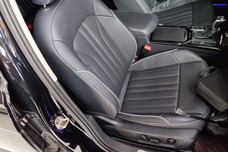 Used Volkswagen Passat New Energy 2022 430 PHEV Hybrid Elite Edition Right Front Seat