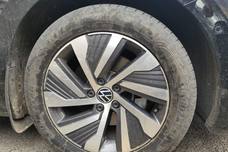 Used Volkswagen Passat New Energy 2022 430 PHEV Hybrid Luxury Edition Right Front Wheel Hub