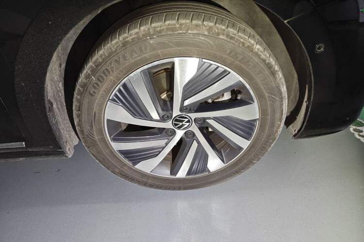 Used Volkswagen Passat New Energy 2022 430 PHEV Hybrid Luxury Edition Right Front Wheel Hub