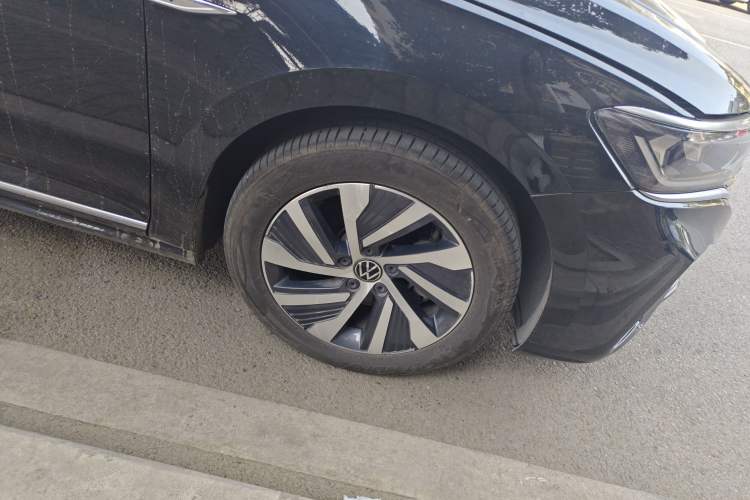 Used Volkswagen Passat New Energy 2022 430 PHEV Hybrid Elite Edition Right Front Wheel Hub