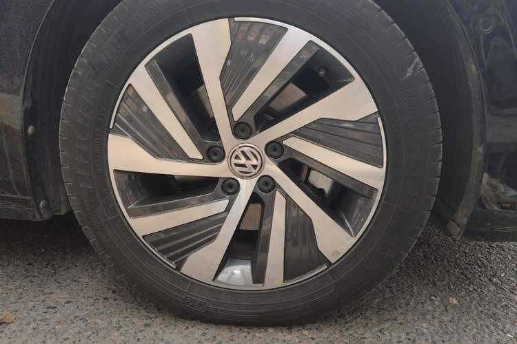 Used Volkswagen Passat New Energy 2022 430 PHEV Hybrid Luxury Edition Right Front Wheel Hub