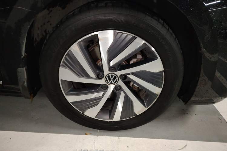 Used Volkswagen Passat New Energy 2022 430 PHEV Hybrid Luxury Edition Right Front Wheel Hub