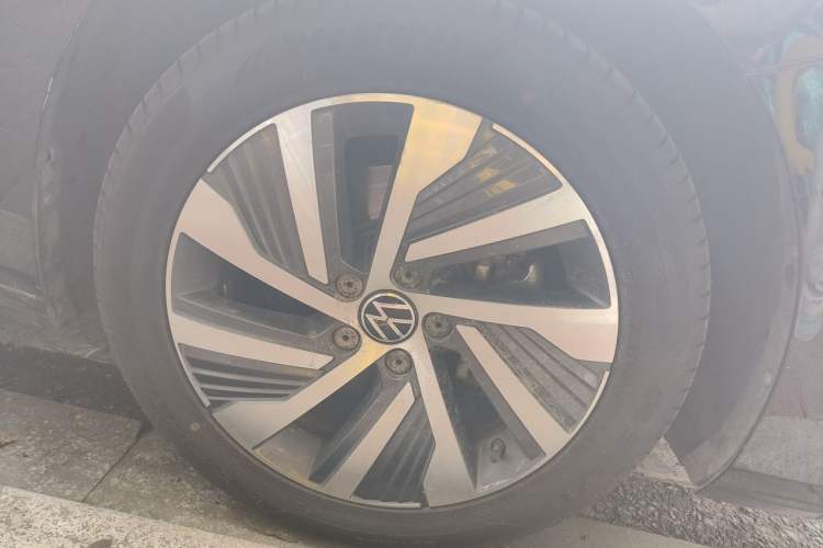 Used Volkswagen Passat New Energy 2022 430 PHEV Hybrid Luxury Edition Right Front Wheel Hub