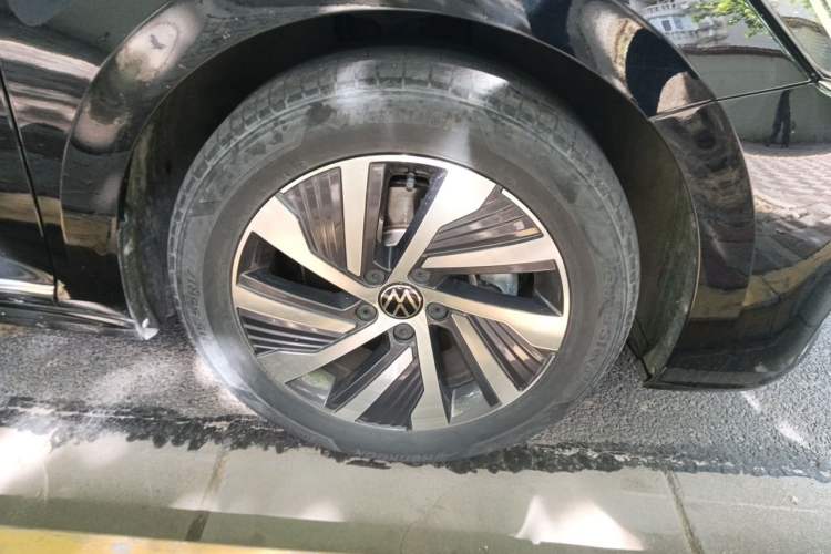 Used Volkswagen Passat New Energy 2022 Revised Version 430 PHEV Hybrid Elite Edition Right Front Wheel Hub