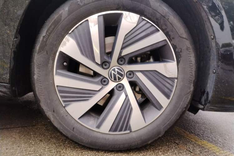 Used Volkswagen Passat New Energy 2022 430 PHEV Hybrid Luxury Edition Right Front Wheel Hub