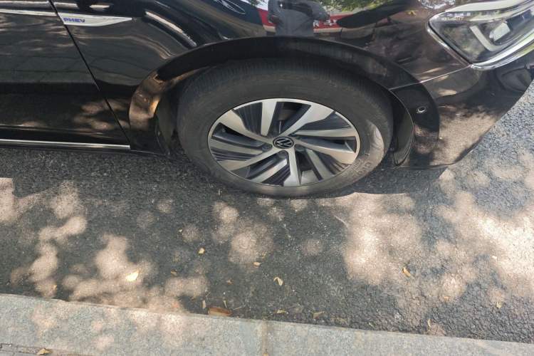 Used Volkswagen Passat New Energy 2022 430 PHEV Hybrid Luxury Edition Right Front Wheel Hub