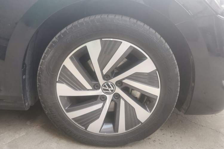 Used Volkswagen Passat New Energy 2022 Revised Version 430 PHEV Hybrid Elite Edition Right Front Wheel Hub