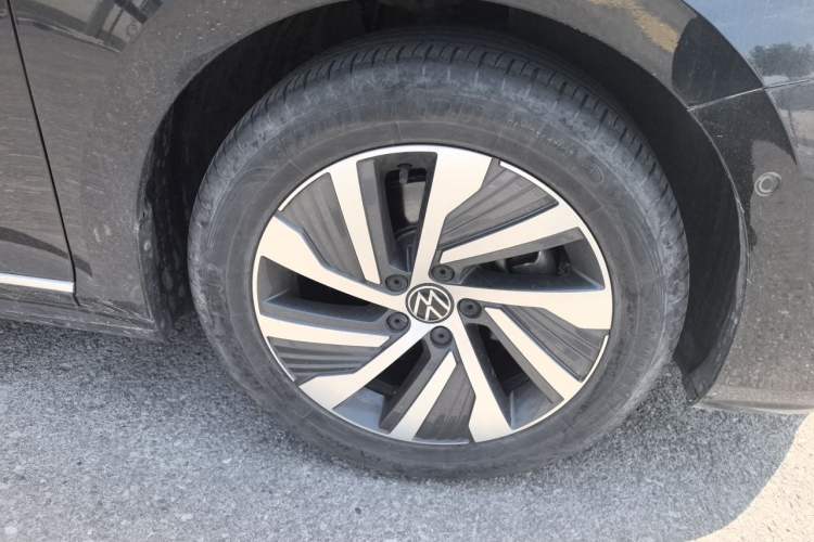 Used Volkswagen Passat New Energy 2022 430 PHEV Hybrid Luxury Edition Right Front Wheel Hub