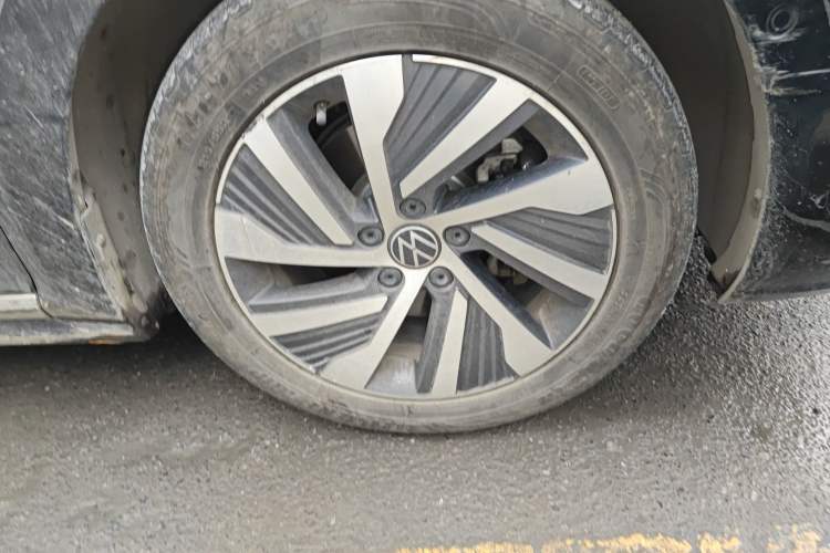 Used Volkswagen Passat New Energy 2022 430 PHEV Hybrid Luxury Edition Right Front Wheel Hub