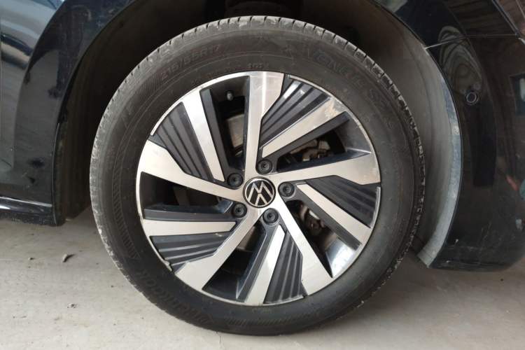 Used Volkswagen Passat New Energy 2022 430 PHEV Hybrid Luxury Edition Right Front Wheel Hub