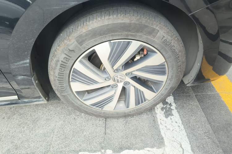Used Volkswagen Passat New Energy 2022 430 PHEV Hybrid Elite Edition Right Front Wheel Hub