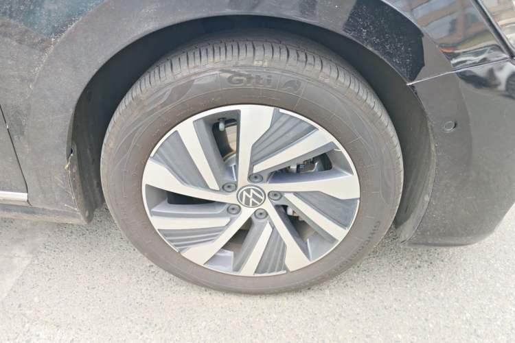 Used Volkswagen Passat New Energy 2022 430 PHEV Hybrid Luxury Edition Right Front Wheel Hub
