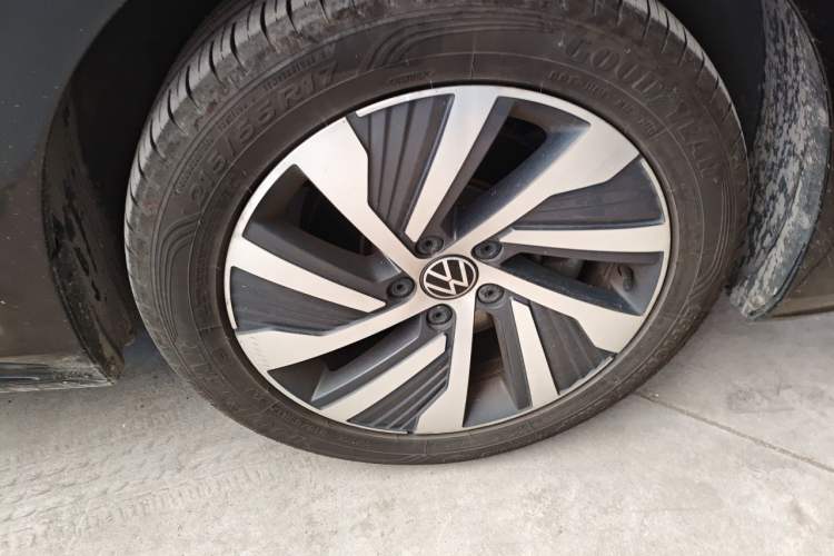 Used Volkswagen Passat New Energy 2022 430 PHEV Hybrid Luxury Edition Right Front Wheel Hub