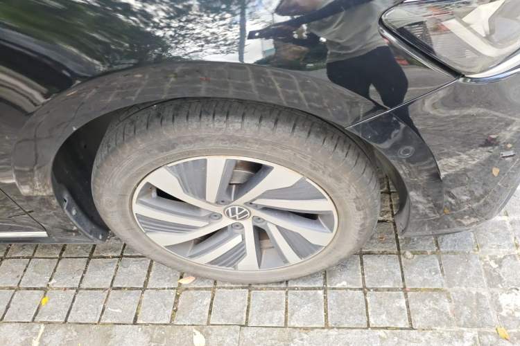 Used Volkswagen Passat New Energy 2022 430 PHEV Hybrid Elite Edition Right Front Wheel Hub