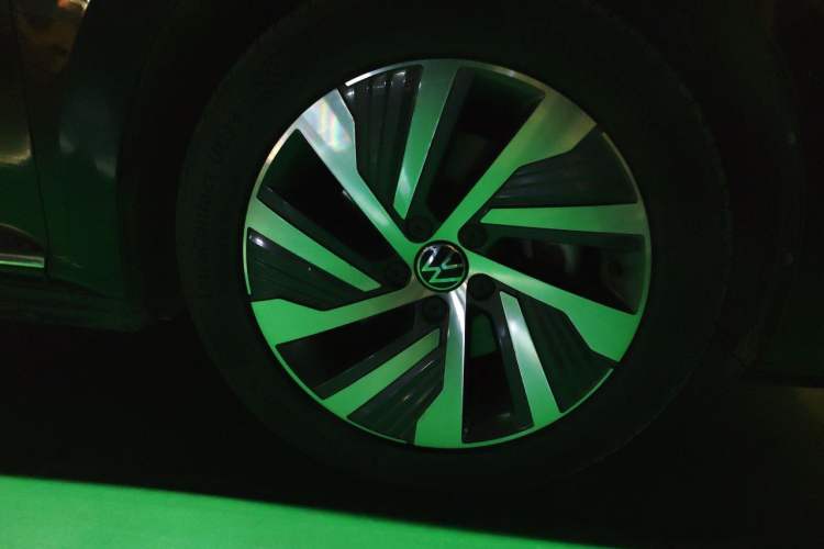 Used Volkswagen Passat New Energy 2022 430 PHEV Hybrid Luxury Edition Right Front Wheel Hub