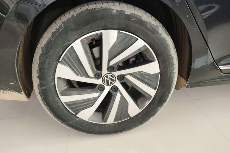 Used Volkswagen Passat New Energy 2022 430 PHEV Hybrid Elite Edition Right Rear Wheel Hub