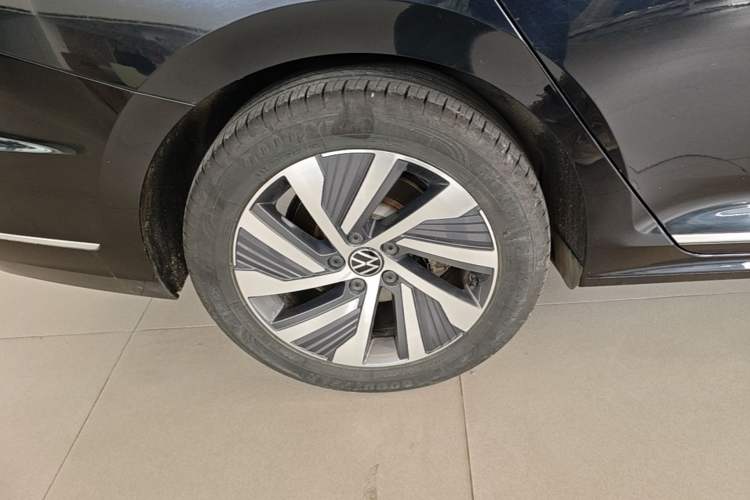 Used Volkswagen Passat New Energy 2022 430 PHEV Hybrid Elite Edition Right Rear Wheel Hub