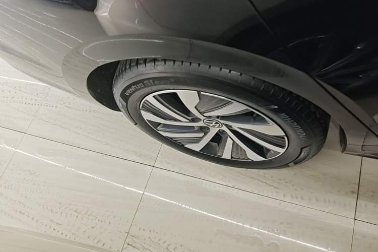 Used Volkswagen Passat New Energy 2022 Revised Version 430 PHEV Hybrid Elite Edition Right Rear Wheel Hub