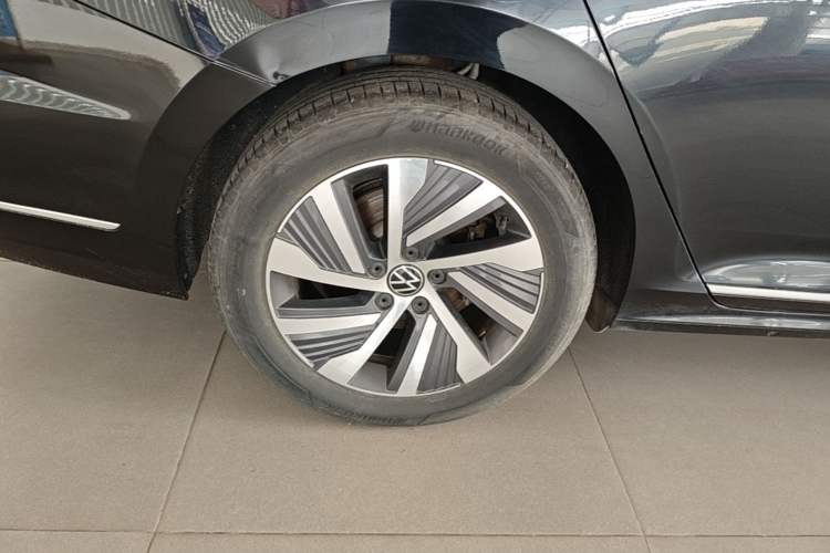 Used Volkswagen Passat New Energy 2022 Revised Version 430 PHEV Hybrid Elite Edition Right Rear Wheel Hub