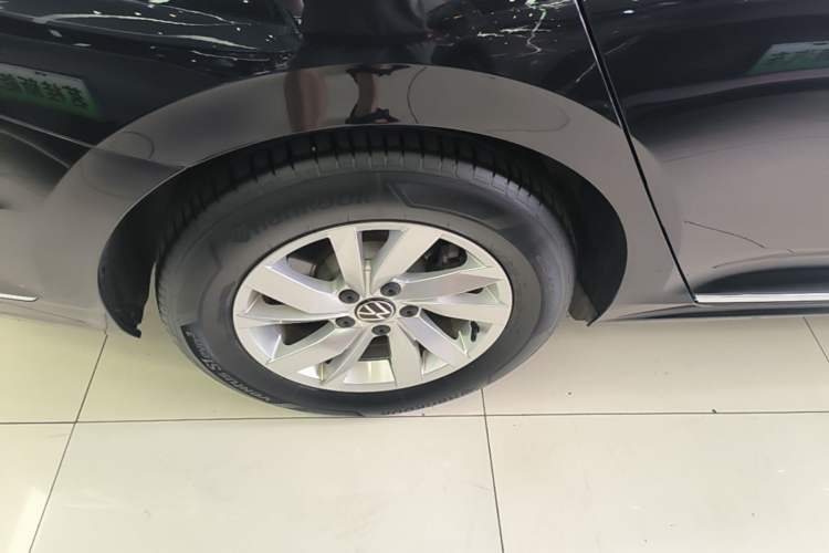 Used Volkswagen Passat New Energy 2022 430 PHEV Hybrid Business Edition Right Rear Wheel Hub