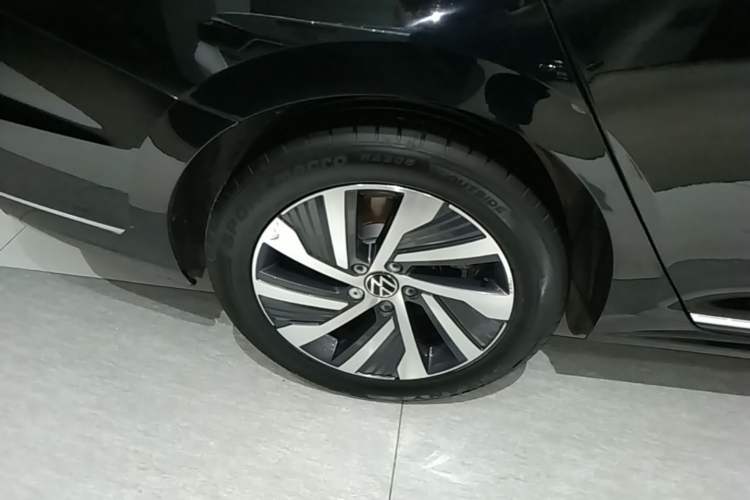 Used Volkswagen Passat New Energy 2022 Revised Version 430 PHEV Hybrid Elite Edition Right Rear Wheel Hub