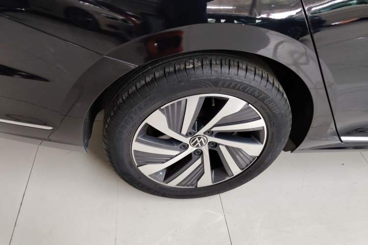 Used Volkswagen Passat New Energy 2022 430 PHEV Hybrid Elite Edition Right Rear Wheel Hub