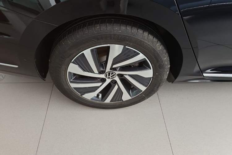 Used Volkswagen Passat New Energy 2022 430 PHEV Hybrid Elite Edition Right Rear Wheel Hub