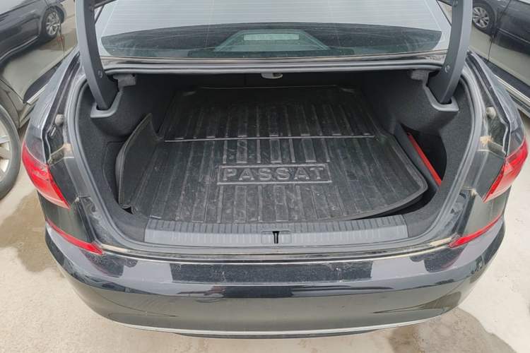 Used Volkswagen Passat New Energy 2022 430 PHEV Hybrid Business Edition Trunk