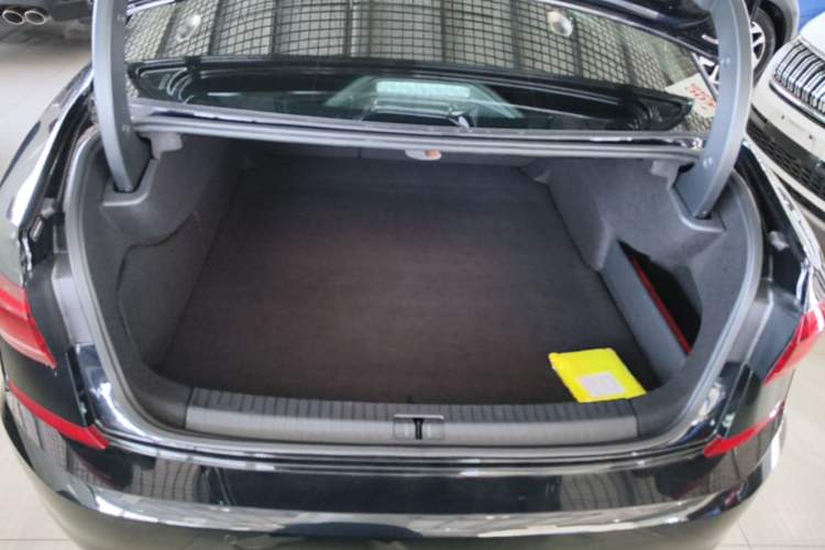 Used Volkswagen Passat New Energy 2022 430 PHEV Hybrid Business Edition Trunk