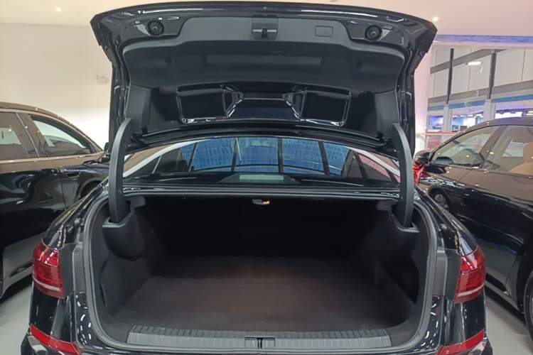 Used Volkswagen Passat New Energy 2022 430 PHEV Hybrid Business Edition Trunk