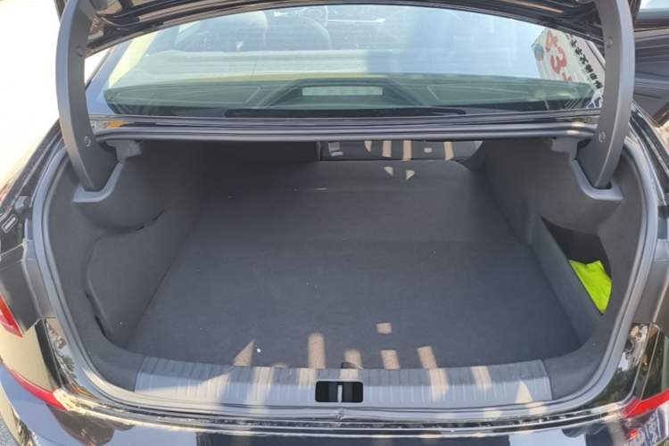 Used Volkswagen Passat New Energy 2022 430 PHEV Hybrid Elite Edition Trunk