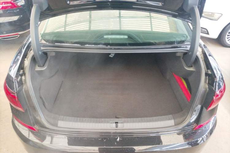 Used Volkswagen Passat New Energy 2022 430 PHEV Hybrid Elite Edition Trunk