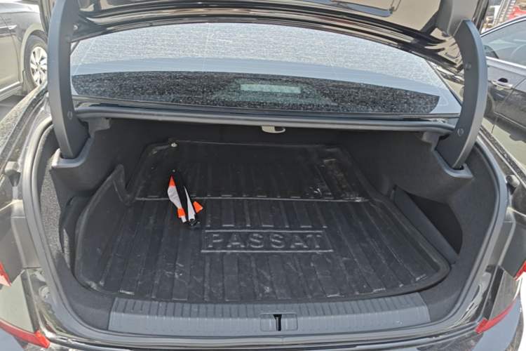 Used Volkswagen Passat New Energy 2022 430 PHEV Hybrid Business Edition Trunk