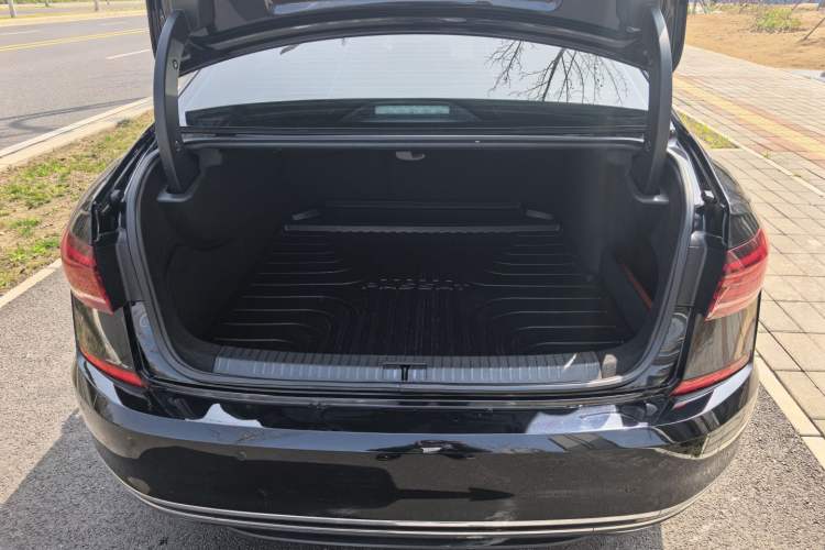 Used Volkswagen Passat New Energy 2022 430 PHEV Hybrid Luxury Edition Trunk