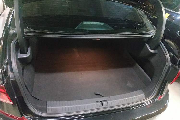 Used Volkswagen Passat New Energy 2022 430 PHEV Hybrid Business Edition Trunk