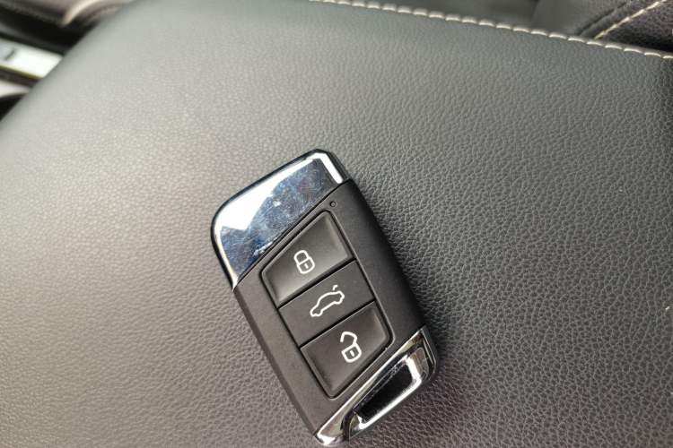 Used Volkswagen Passat New Energy 2022 430 PHEV Hybrid Luxury Edition Vehicle Key