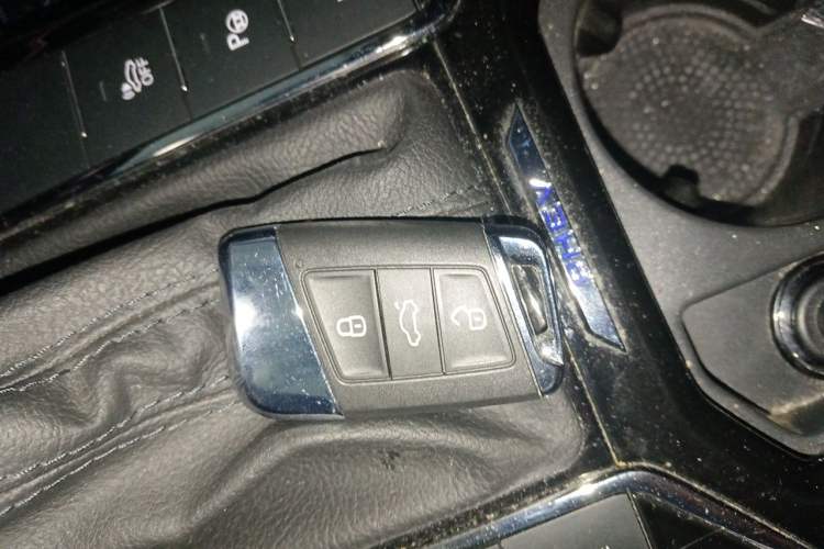 Used Volkswagen Passat New Energy 2022 430 PHEV Hybrid Luxury Edition Vehicle Key