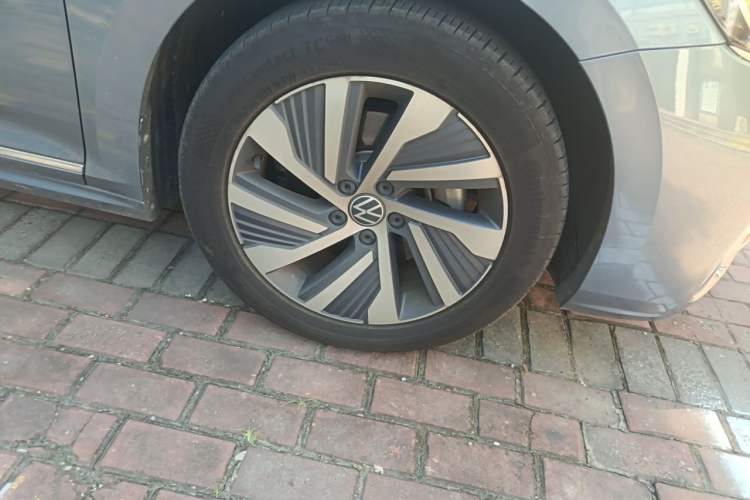 Used Volkswagen Passat New Energy 2022 430 PHEV Hybrid Elite Edition Right Front Wheel Hub