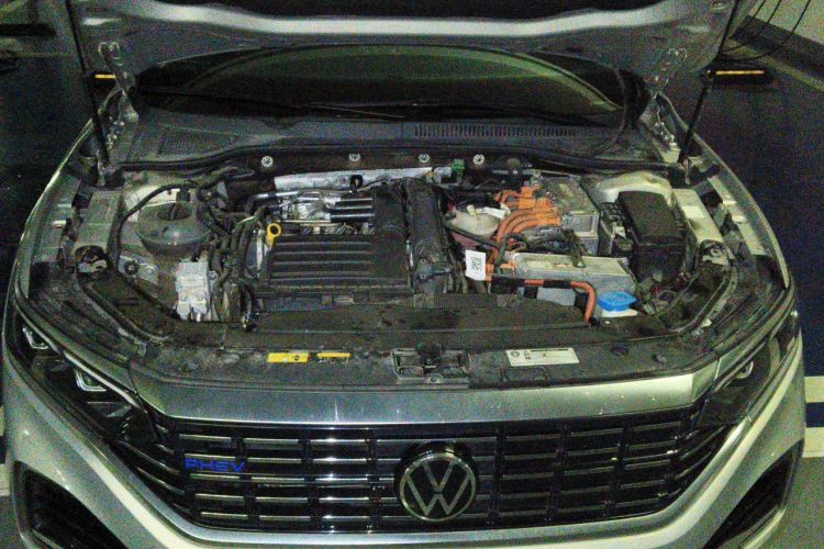 Used Volkswagen Passat New Energy 2022 430 PHEV Hybrid Luxury Edition Engine Bay