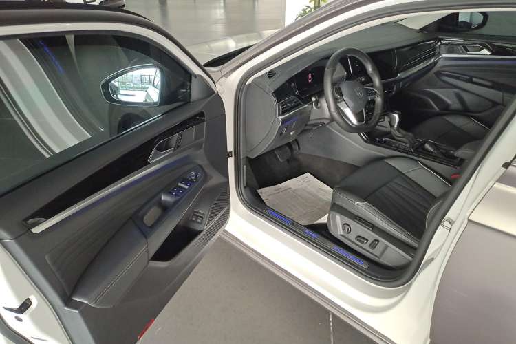 Used Volkswagen Passat New Energy 2022 430 PHEV Hybrid Luxury Edition Driver Seat